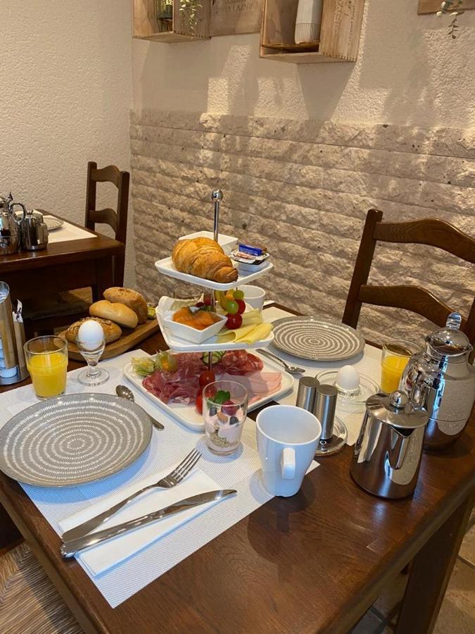 סארלואי Hotel Zur Linde מראה חיצוני תמונה