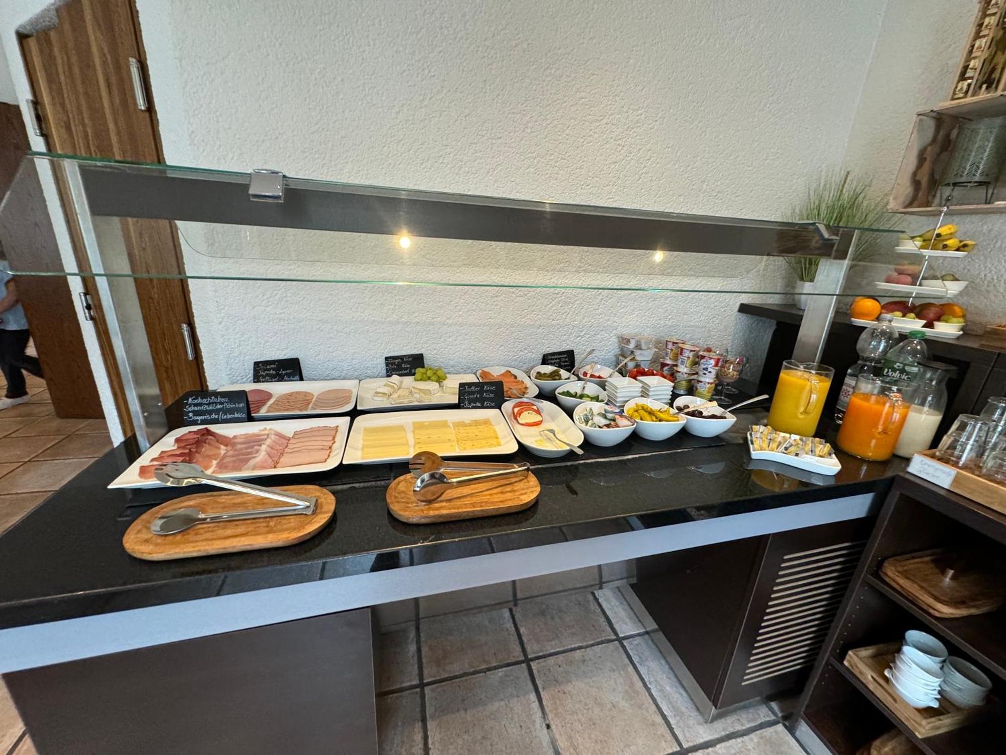 סארלואי Hotel Zur Linde מראה חיצוני תמונה